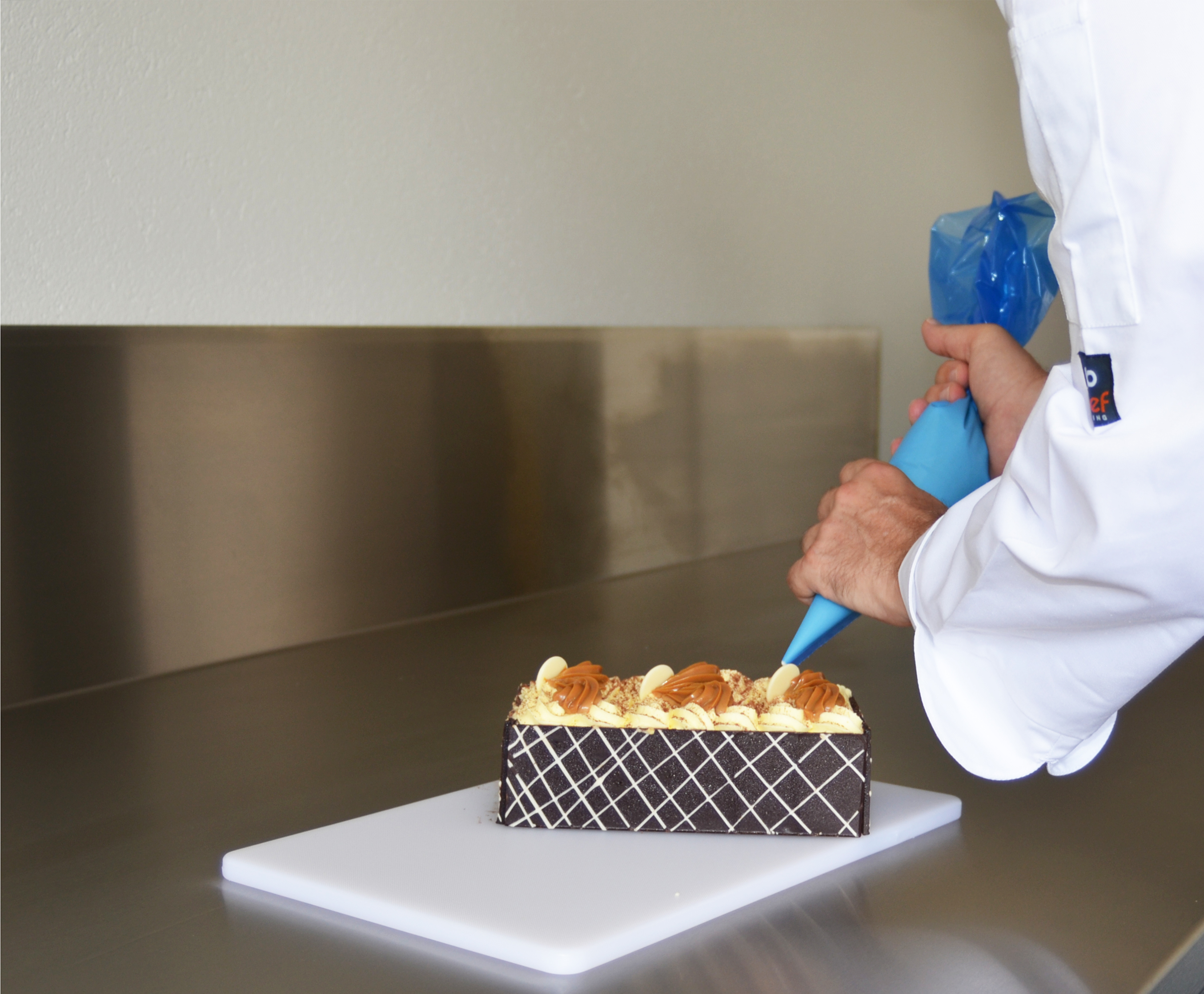 Disposable Piping Bags 260mm - Roll of 100 - piping bags 1.jpg